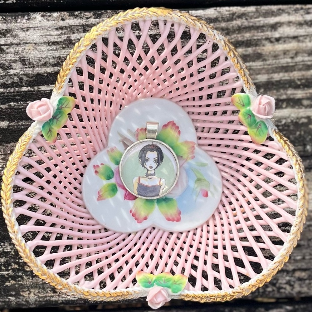 Nana pendant